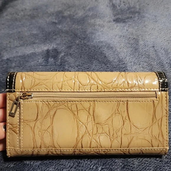 Guess Wallet - Picture 4 of 4